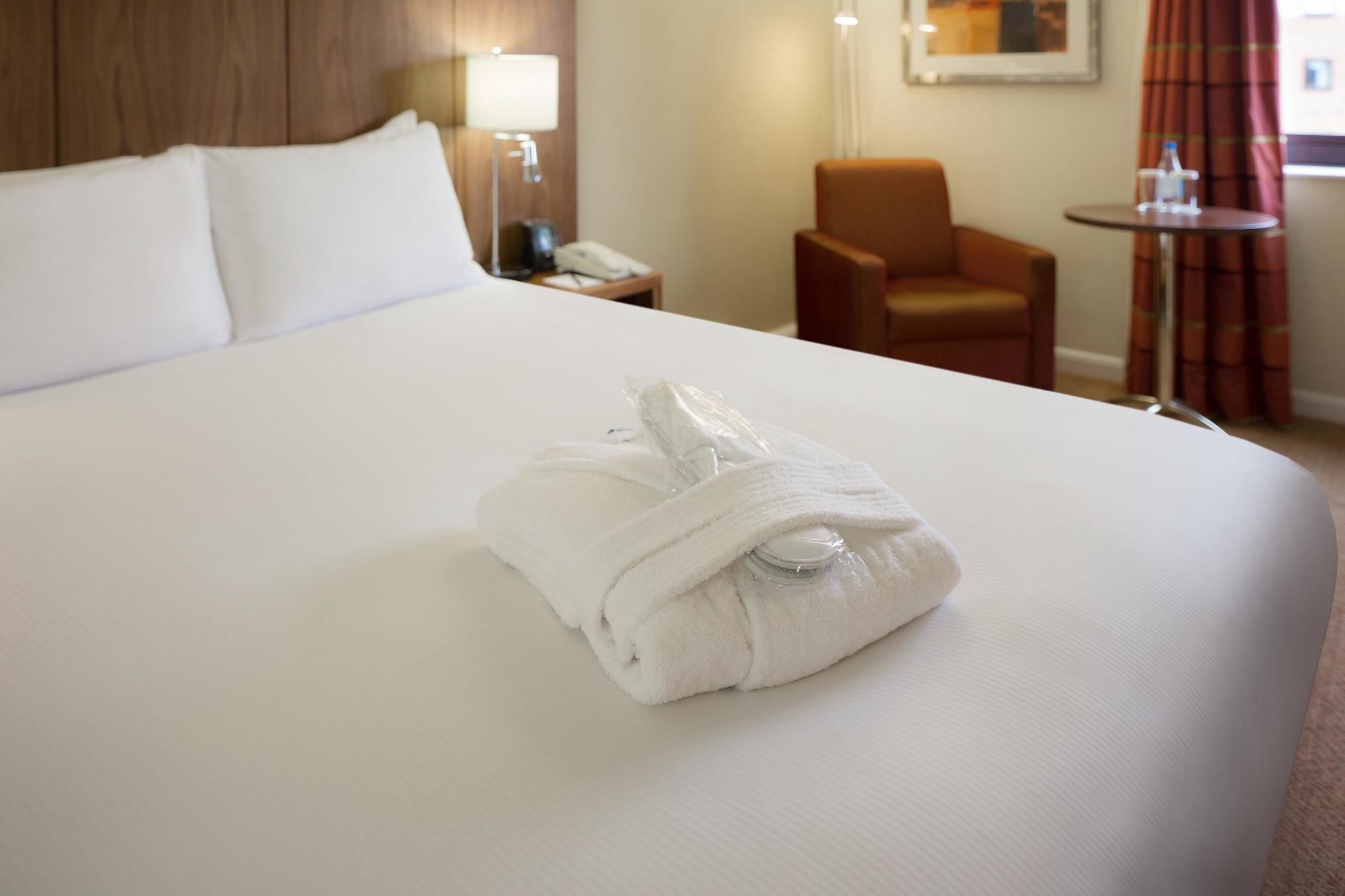 Delta Hotels By Marriott Milton Keynes Extérieur photo
